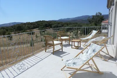 Image de Villa vue mer et nature, remise pour aout!