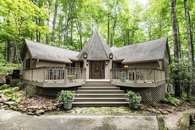 Image de Quaint, Cozy Mountain Home in Sapphire w\/ Loft & Amenities, Near Cashiers