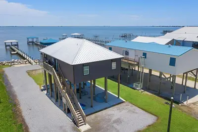 Image de Beautiful Lake House w/ Private Pier & Dock, Kayaks, Fishing + Crabbing Gear