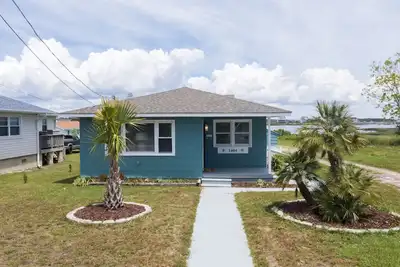 Image de Bay Breeze Retreat with Calico Bay Views