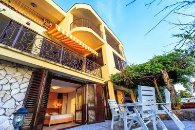 Image de Villa on the first line with a private pool