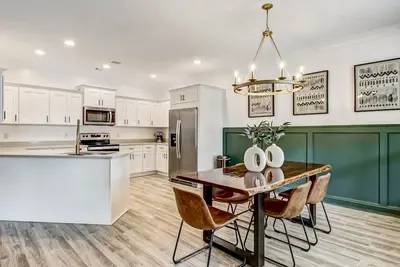 Image de New Mod Central Savannah Home Free Parking Washer Dryer A/C