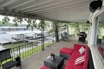 Image de Cove Protected Ozark house and cabin
