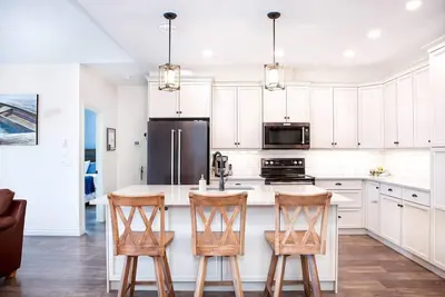Image de Stunning 4-Bedroom Lakefront Retreat – Sleeps 10