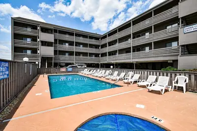 Image de Garden City Guest House 108 - One Bedroom, One Bath Third Row Condo