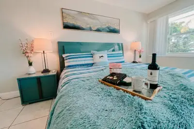 Image de Stunning Lake Front House near Disney & Universal