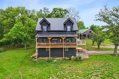 Image de Rustic & private log cabin in East Tennessee (dogs allowed! )