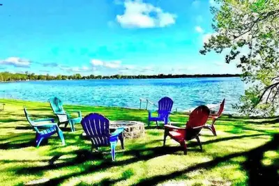 Image de Lakefront Private Dock Walk to Town 4 Bed Sleep 12