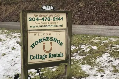 Image de Mountain Cottage near skiing, hiking fishing and all things outdoor!