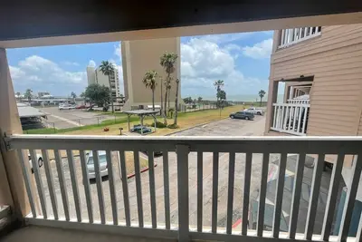 Image de North Beach Coastal Escape