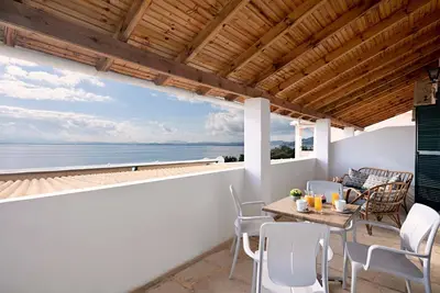 Image de Apartment with sea views in complex with pool and restaurant.