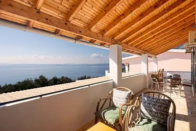Apartment with sea views in complex with pool and restaurant.