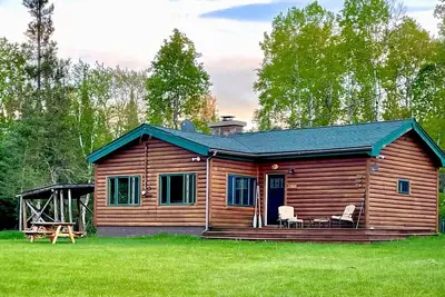 Image de Relax and reconnect at our retreat on the Au Sable River \"Holy Waters\".