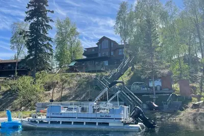 Image de Large luxurious lakefront home with water toys & mountain view