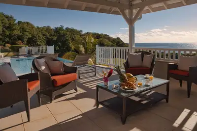 Image de Petite Grenade - Vue, accès mer, piscine à débordement et tennis