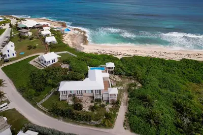 Image de Headquarters: Coastal Retreat with Ensuite Bedrooms and Private Pool Dock