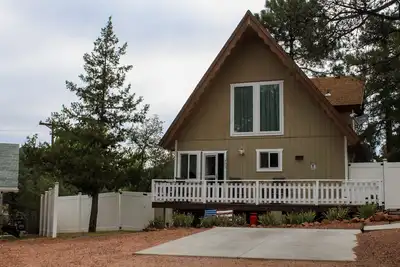 Image de Keith Château; A Cheerful A-Frame Cabin ❤️