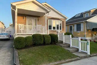 Image de Recently Remodeled Cottage 2 Blocks to Beach! !
