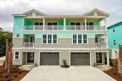 Image de 'The Ultimate Kure' with Beach Views and Steps to the Sand