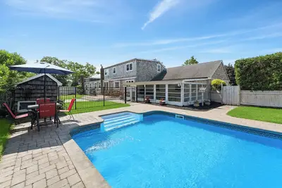 Image de Spacious Home with a Sunny Pool - Minutes to Walk to Bay Beach!