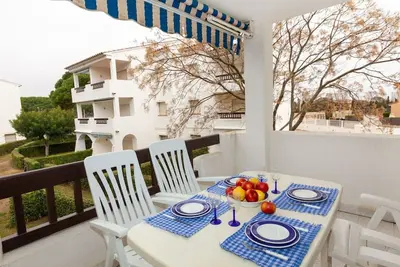 Bel appartement pour 4 personnes avec piscine, Wifi, Tv, terrasse et parking
