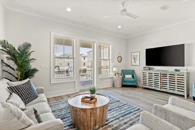 Image de Steps to Beach! 4bd Private Home w/ Views & Pier!