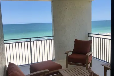 Image de 3 month winter rental: immaculate Gulf-front condo on beautiful Sand Key