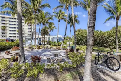 Image de 🏖🏖 Breathtaking 1 Bedroom ~ Prime Singer Island 🏖🏖