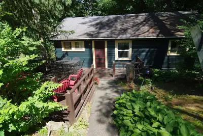 Image de Adirondack Cabin at Cramer's Point Lake George w/ lake access sleeps 5-6