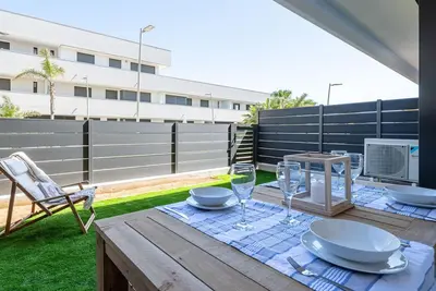 Image de Rez-de-jardin avec jardin privatif Ă 1min plage