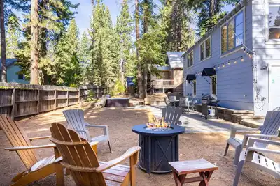 Image de Perfect location! Cabin w/ hot tub- walk to beach, golf & trails