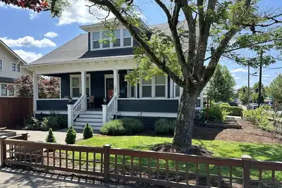Image de Incredible Central Newberg Location, Pet Friendly, Fully Fenced Yard, Entirely Updated, Next to Park