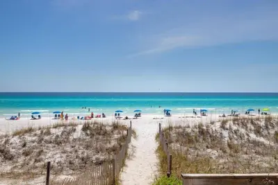 Image de Crystal Beach Home with Pool, Cart, Carriage House