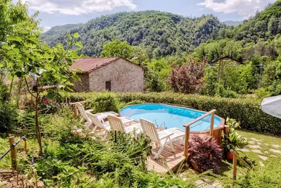 Image de Maison de vacances sereine avec piscine privée