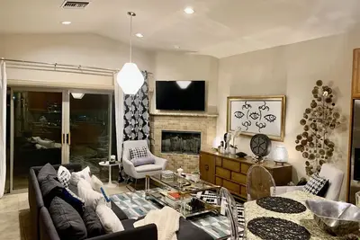 Image de Private Designer Casita House with Rv parking located in Coachella Ca Sleeps 5-6