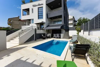 Image de Villa Moderne avec Piscine