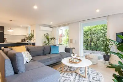 Image de South Yarra Oasis Iconic city location