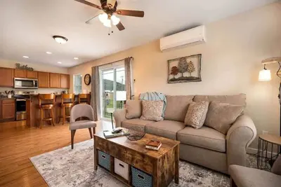 Image de Extended stay available! Bungalow, 2bd, 1ba, Sleeps 6