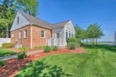 Image de Waterfront North Beach Home ~ 2 Mi to Beach!
