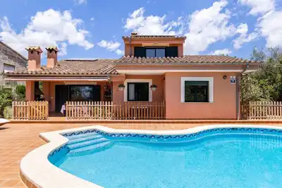 Image de Villa 'Ses BuguenvĂlies' avec piscine, terrasses et Wi-Fi