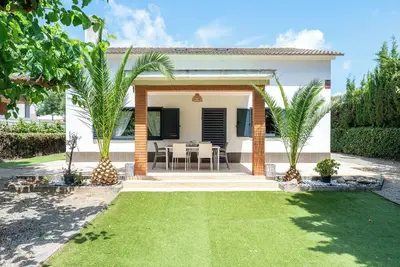 Image de Villa avec jardin à côté de la plage