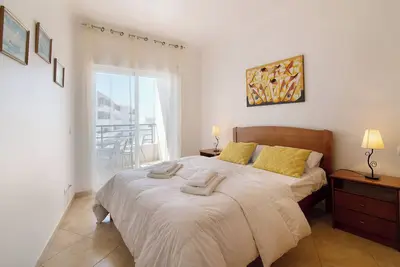 Image de Appartement 'Quarteira Beach Iii' avec balcon, Wi-Fi et climatisation