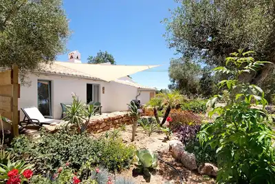 Image de Maison de vacances 'Casa Frango' avec vue sur les montagnes, piscine partagée, jardin et Wi-Fi.