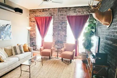 Image de Brick on Broughton-**Spacious Downtown Loft near Plant Riverside**