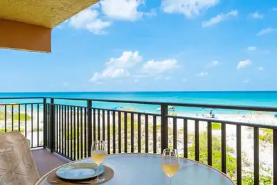 Image de Beachfront Condo with Stunning Ocean Views, Heavenly Sunsets, Large Balcony