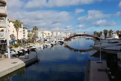 Charmant appartement Port Frejus  5mn de la plage