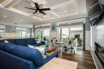 Image de Sand Dollar Inn: Ocean View Home with Pool, Hot Tub and Elevator