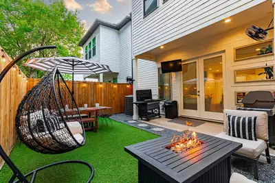 Image de Modern Large Home for Groups, 7 Beds, 3. 5 Bathrooms, Private Driveway & Yard