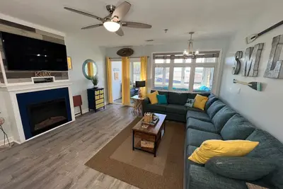 Image de #303 Pointe - 2 Bedroom Lakefront Condo at Mariners Sml