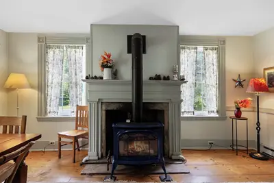 Image de Berkshires Family Inn – For Getaways & Big Groups! Walkable to Butternut!
